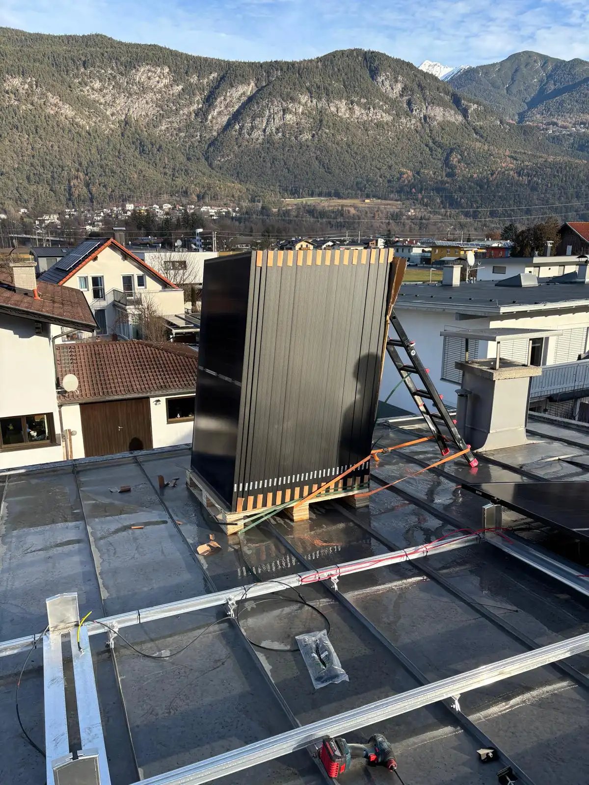 Installation Unterkonstruktion für PV-Anlage