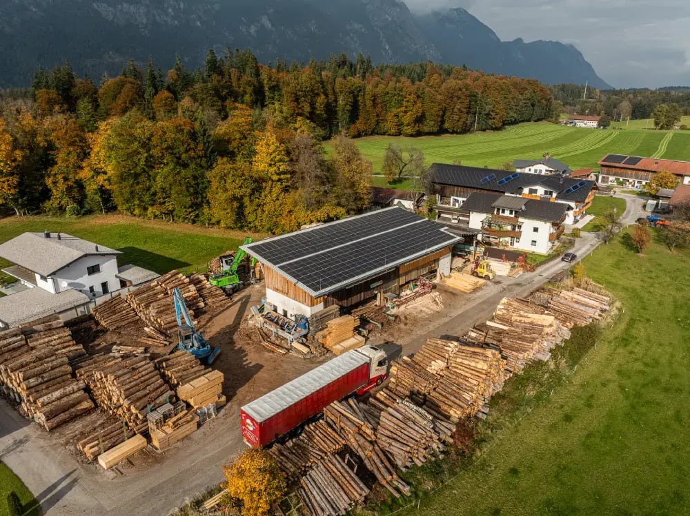 7231-Raiffeisen-Regenerative-Referenzprojekte-c_PEAKMEDIA_Dominik-Zwerger-DJI_20251017151833_0404_D-Bearbeitet-web