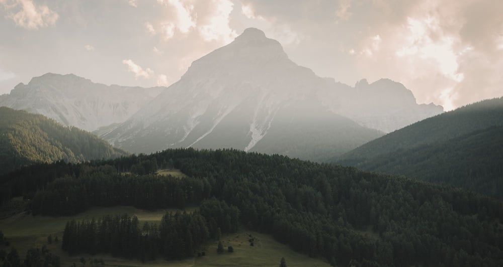 Bild der Serles im Sonnenaufgang von Johannes Bitter