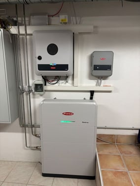 Batteriespeicher im Keller eines Kunden