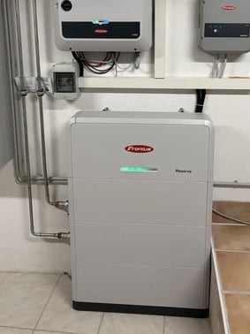 Batteriespeicher im Keller eines Kunden